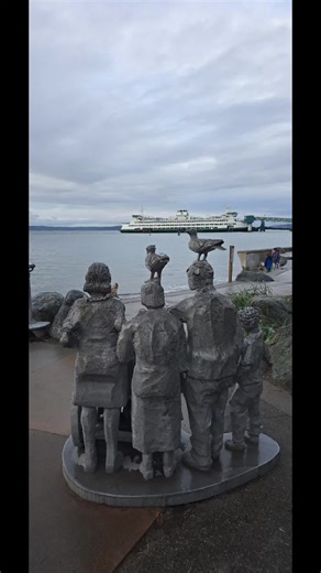 Edmonds Waterfront and Happy Hour at Arnie's #edmonds #edmondswa #arnies #kingston #PNW