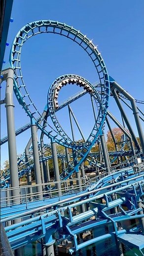 Flying Through Blue Hawk’s Insane Butterfly Roll (1 of only 2 in the workd 🌎)! 💙 #SixFlags