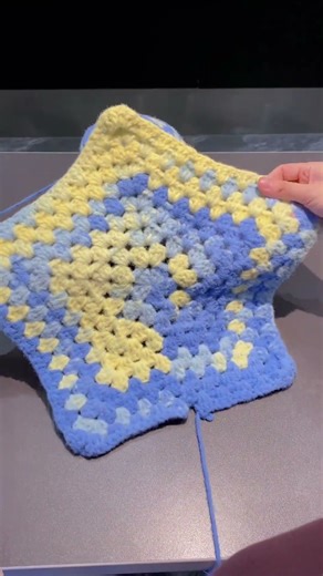 Crochet a five star #crochetpatterns #crochetdesign #crochetchannel #crochettutorial
