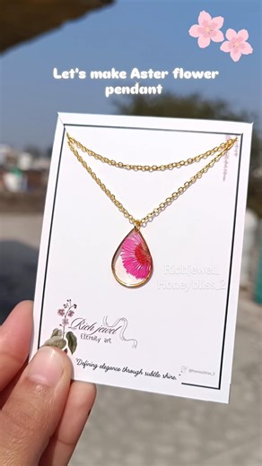 Resin pendant DIY with Aster flower 🌸✨#resinart#youtubeshorts#shorts#resinjewelry#smallbusiness#diy