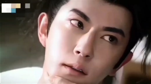 多个视频组合，配上他的音乐及有的友友的赞美，为了发在抖置顶让不知情的更好地了解他。很坑，反复修改才发出去