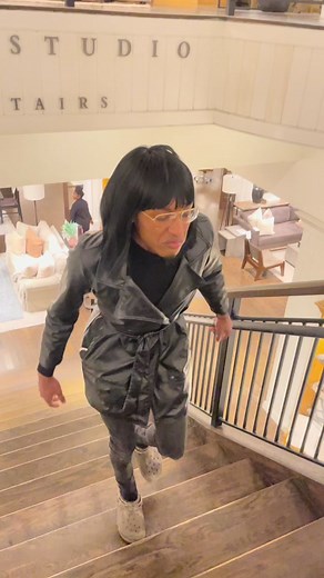 KhianKB (@khian.kb) - Edna Mode Funny Walk Tutorial | Como Caminar Como Edna Moda