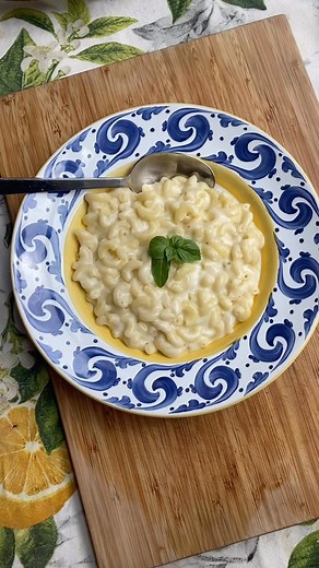 For Cheese lovers everywhere: Odd Lots Mac n Cheese! #AccordingToSaraMoulton (Full recipe available on my website.) | Sara Moulton