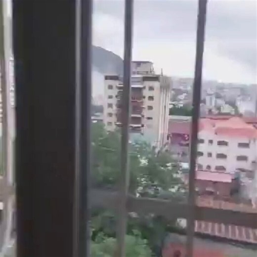 RT @Breaking911: BREAKING: Multiple structures have reportedly collapsed in Caracas, Venezuela, following a powerful earthquake that struck…