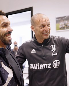 🙌 Carlitos Tevez in town! 🇮🇹 👀 El Apache tours the JTC for the first time & bumps into some old friends! 😄 | Juventus