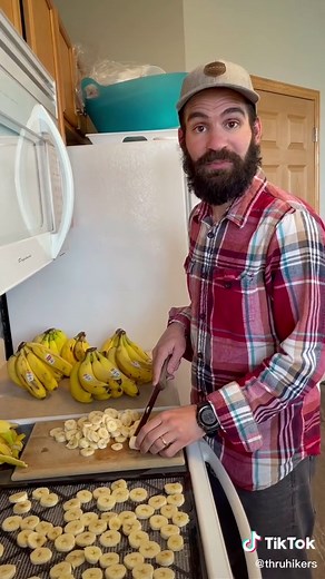 #Dehydrating #bananas to eat as #snacks on our #cdt #thruhike . #backpacking #hiking