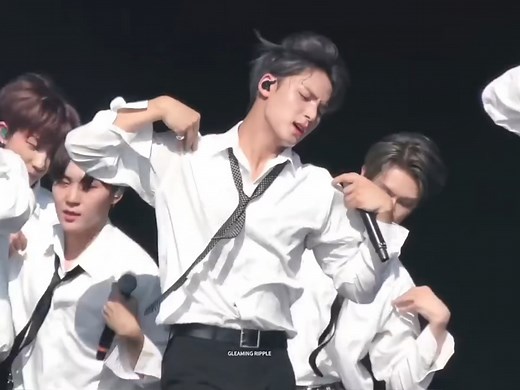 seventeen《call call call》舞台