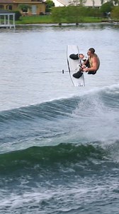 With an intuitive wave-shaping surf system, the Regal Surf series carves deep into the water – creating a signature wake surfing experience at the touch of a button. 🏄 😎 | Regal Boats