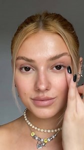 Quick and easy makeup for your daily walk ✨ 📸 daniellemarcan | GLAMOUR UK