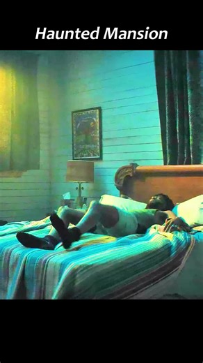 DY-Shorts-JS1357--The man just wanted to sleep, but the bathroom turned into a vast ocean