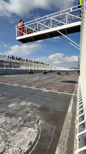 Salida de la categoría superBike del @racingbikemexico 😎🙌🏼 #motos #superbike #blitzrider #moto #race | Blitz Rider