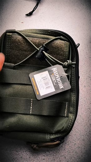 Jd on Instagram: "The @maxpedition beefy pocket organizer 💥 made rugged 1050 denior nylon with YKK zippers 💥 heavy duty carry handle and Molle webbing 💥8”high x 6”wide x2.5” thick 💥1.9 liters available in black, wolf gray ,foliage green and khaki 💥with numerous compartments and elastic loop to keep all your gear well organized #maxpedition #maxpeditiongear #maxpeditionbeefypocketorganizer"