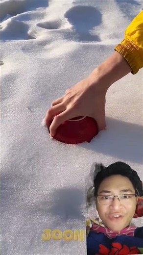 Winter madness: The ultimate trick for perfect snowballs! ❄️☃️ #Shorts #WinterFun