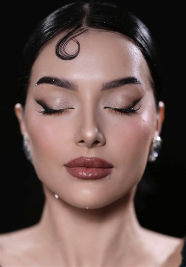 Glam New Year Eve Makeup Transition Tips