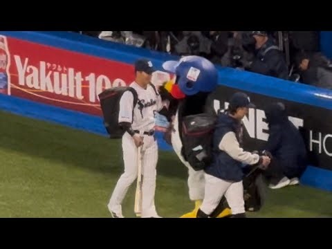 つば九郎が神宮球場に帰ってきた 20260331