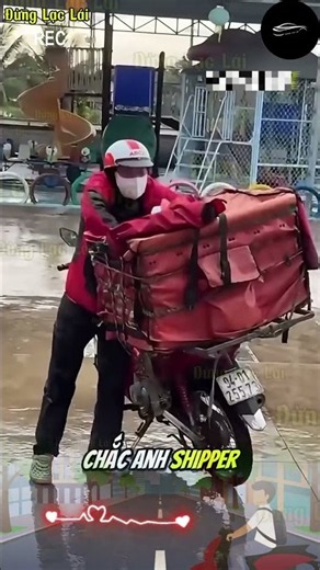 Kiện hàng đắt giá và quan trọng nhất của anh shipper này!