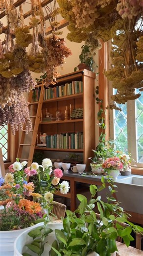 134K views · 9K reactions | Summer garden in full bloom ✨ | Joanna Gaines | Facebook