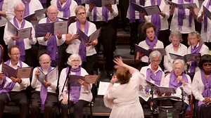 Listen to an absolutely inspiring performance by Giving Voice Chorus in this 2018 video from our archives. The 170 singers, comprised of people living with Alzheimer's and their care partners, celebrate the power of love and music in 'Love Never Forgets,' a song cycle by Louisa Castner and Victor Zupanc. Enjoy! 🎶🎶 --- 𝘛𝘩𝘪𝘴 𝘷𝘪𝘥𝘦𝘰 𝘢𝘯𝘥 𝘵𝘩𝘦 𝘤𝘰𝘯𝘵𝘦𝘯𝘵 𝘤𝘰𝘯𝘵𝘢𝘪𝘯𝘦𝘥 𝘸𝘪𝘵𝘩𝘪𝘯 𝘢𝘳𝘦 𝘰𝘸𝘯𝘦𝘥 𝘣𝘺 𝘰𝘶𝘳 𝘤𝘳𝘰𝘴𝘴𝘱𝘰𝘴𝘵𝘪𝘯𝘨 𝘱𝘢𝘳𝘵𝘯𝘦𝘳. 𝘈𝘮𝘦𝘳𝘪𝘤𝘢𝘯 𝘗𝘶𝘣𝘭�