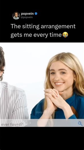 The sitting arrangement between Charlie Heaton Natalia dyer and Joe Keery gets me every time 😭