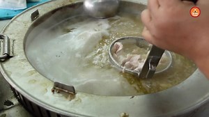 4.1K views · 102 reactions | Món ngon nổi tiếng của Quán ăn Đối diện Chinatown Bangkok ---------- Nguồn: Saigon Travel | Saigon Travel | Facebook