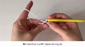 How to crochet an easy no-sew snowman toy