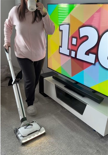 I’ll be there in 5’ ☕️ Multi tasking with my Gtech Air Ram 3! Use my code Lou to get discount from @gtechsocial website! AD #gtech #cleaningproducts #speedclean #organisedlife @gtechsocial @Gtech UK