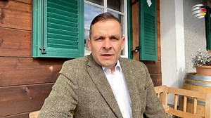 Kauft nicht bei Russen... Wie Medien und politische Eliten einen neuen Rassismus verursachen. Der neue Webshop von Gerald Grosz: https://shop.geraldgrosz.com/ Das neueste Bestseller-Buch von Gerald Grosz – „Freiheit ohne Wenn und Aber!“ HIER: https://www.buecherquelle.at/.../freiheit-ohne-wenn-und.../ Besuche auch unsere anderen Kanäle: DAS RHETORIKANGEBOT VON GERALD GROSZ ***www.geraldgrosz.com *** Facebook: facebook.com/GeraldGroszOfficial ---Instagram: instagram.com/GeraldGrosz/ --- Telegram: