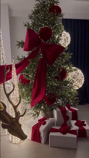Decorate A red Christmas tree #decor #decoration #christmastree #christmas #xmas #christmasdecor