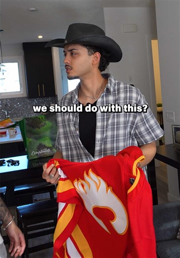 Good wipes💩🚽 Full video on YT: Yuvi Sarao & in bio #calgary #vlog #canada #hockey #trending