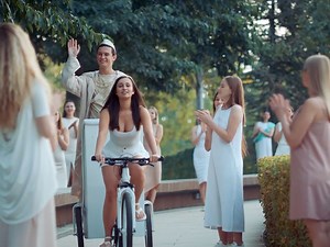 大俄18禁深夜剧！男性成为稀有物种，肩负繁衍后代的重任，成为让女人怀孕的工具！