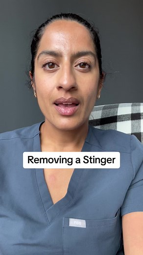 Share this one! There are lots of insects with stingers around, and it’s important to know the best way to get the stinger out if you or a family member gets stung by one. Anyone notice the red spot on my chest? It’s from a sting 🤦🏽‍♀️ Be sure to follow for more tips and tricks to keep you healthy and out of the ER! . . . . . #sting #bee #beesting #wasp #waspsting #hornet #yellowjackets #stringer #venom