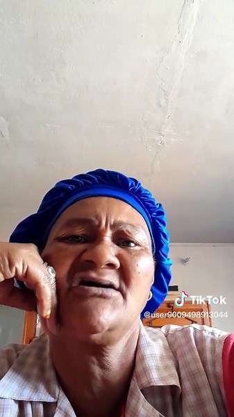 Adjusting a Headwrap: Indoor Styling Tips