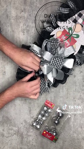 DIY Christmas Swag: Easy Steps for Festive Decor