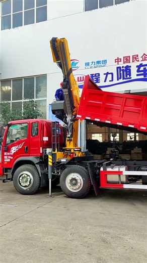 Multi functional crane transport vehicle, self dumping cargo box,😊