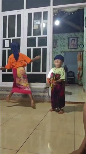 Ketawanya mirip nunung opera van java