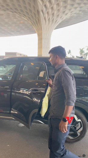 Sanjana Sanghi Spotted At Airport😍😘🤗 | Varinder Chawla