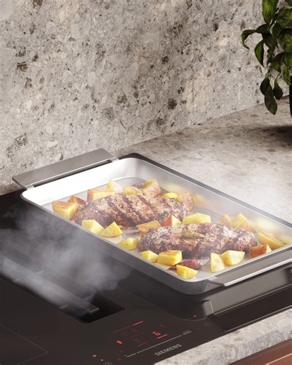 Our inductionAir Plus hobs with flexible cooking zones combine innovative ventilation technology with unrivalled induction cooktop design. Flexible cooking zones automatically adjust to the size of your pots and pans, ensuring even heat distribution at all times - helping you prepare the perfect dish. | Siemens Home