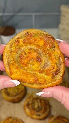 viral sausage pinwheels recipe 😋 #recipe #cooking #sausage #shorts #appetizer #food #foodie #snacks
