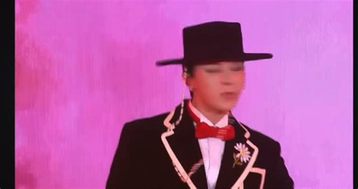 G-DRAGON INTERNATIONAL on Instagram: "G-DRAGON HIGHLIGHT PERFORMANCE AT APEC2025 at IBC GYEONGJU. PERFORMING INFRONT OF 21 LEADERS AND THEIR OFFICIALS IN A PRIVATE DINNER. @xxxibgdrgn"