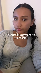 calicomia (@calicomia)’s video of Handshake
