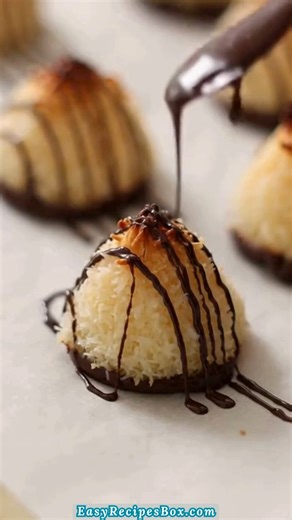 110K views · 957 reactions | Chewy coconut macaroons made with just three ingredients and finished with a simple chocolate drizzle. Easy, cozy, and so good 便 #EasyBaking #CoconutDessert #healthyeasting | Easy Recipes Box | Facebook