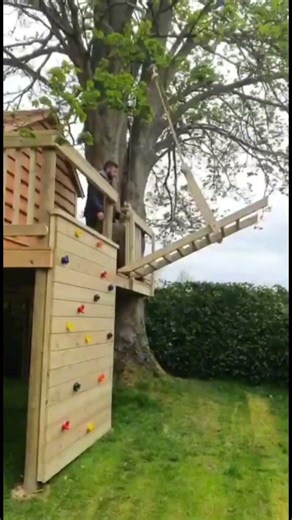 Next level Treehouse Build! #treehouse #carpentry #woodworking #pirates