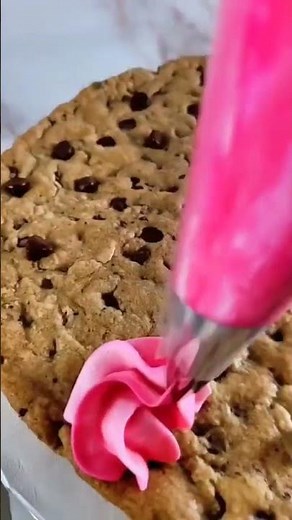 Delicious Chocolate Chip Cookie Cake Recipe - Perfect for any occasion