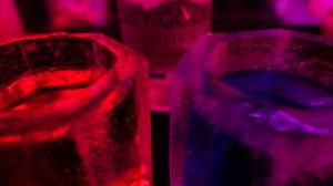 2.5K reactions · 322 shares | Experience the Ultimate Arctic Oasis in the Desert! ️❄️ Escape the desert heat and immerse yourself in an icy adventure like no other. Boasting a staggering 90 tons of ice! Step into a winter wonderland where we provide all the gear to keep you warm, ensuring you're comfortable throughout your visit. Visit us today and discover why we're renowned as the COOLEST place in the desert! | minus5 ICEBAR | Facebook