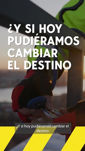⚠️ El riesgo de caídas está presente en todos los sectores productivos y es considerado de especial gravedad por sus consecuencias. ❗️ ¿Y si hoy pudiéramos cambiar el destino y evitar una caída de altura en el trabajo? ❗️ 👷‍♀️ Si estás esperando una señal, es esta. ⬇️ 📌 Planificar las medidas de seguridad es la mejor manera de prevenir los accidentes laborales. 🟢 Si subes seguro, seguro que bajas. | Instituto Andaluz de Prevención de Riesgos Laborales - IAPRL