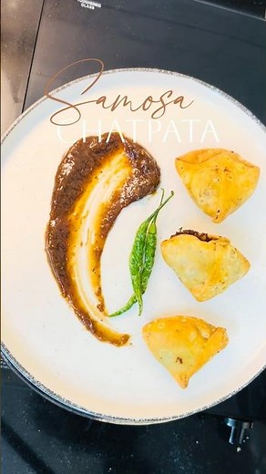 Stuffed Samosa with Aloo Masala and self made Tamarind Sauce🥔✨