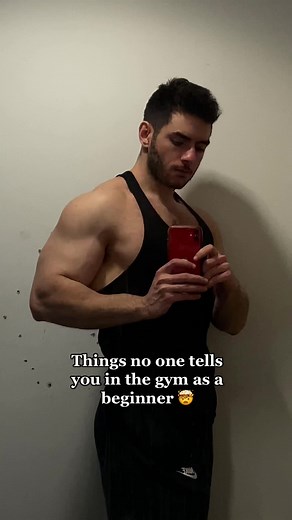 As a beginner, I avoided machines since so many people said you won’t build much muscle using them, and that’s not true❌ In some cases, they can be even better for free weights. Ofcourse, use both in your training program #musclebuilding #musclegrowth #musclebuildingtips #musclegrowthtips #hypertrophytraining #machinesvsfreeweights #hypertrophytips #musclegain #musclegaintip #gymtipsforbeginners