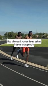 Durasi lari interval untuk pemula umumnya berkisar antara 15 hingga 30 menit per sesi, yang sudah mencakup fase lari cepat dan pemulihan. Berikut adalah rincian pembagian durasinya untuk tahun 2026: 1. Durasi per Repetisi (Set) Bagi pemula yang belum terbiasa dengan target jarak, durasi lari dapat dibagi menjadi: Fase Lari Cepat (Interval): Mulailah dengan durasi 20 hingga 90 detik. Opsi lain adalah lari cepat selama 1 menit. Fase Pemulihan (Recovery): Lakukan jalan santai atau joging pelan sela