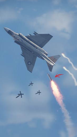 Pilot Shocked When Missile Narrowly Misses Aircraft ! #pilotreaction #missilenearmiss #flightsim | CreativeComparison