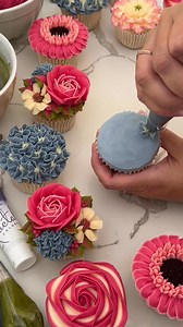 This two-tone hydrangea is just one of the beautiful designs you’ll create in my online beginner’s class. If you’ve been wanting to try but feel a little hesitant, here’s your reminder: every pro once stood exactly where you are now. 💕 Don’t let fear of starting hold you back, your first step could grow into something truly beautiful. 💕 https://kerrysbouqcakes.co.uk/ | Kerry's Bouqcakes